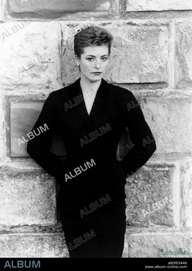 AMANDA DONOHOE in DIAMOND SKULLS, 1989, directed by NICK BROOMFIELD. Copyright FILM FOUR/BRITISH SCREEN/WORKING TITLE.