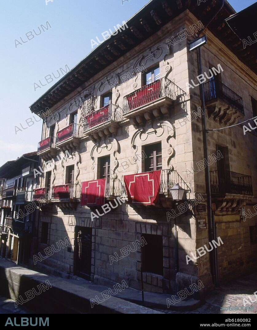CASA PALACIO DE ZULOAGA CONVERTIDO EN ARCHIVO Y BIBLIOTECA MUNICIPAL.