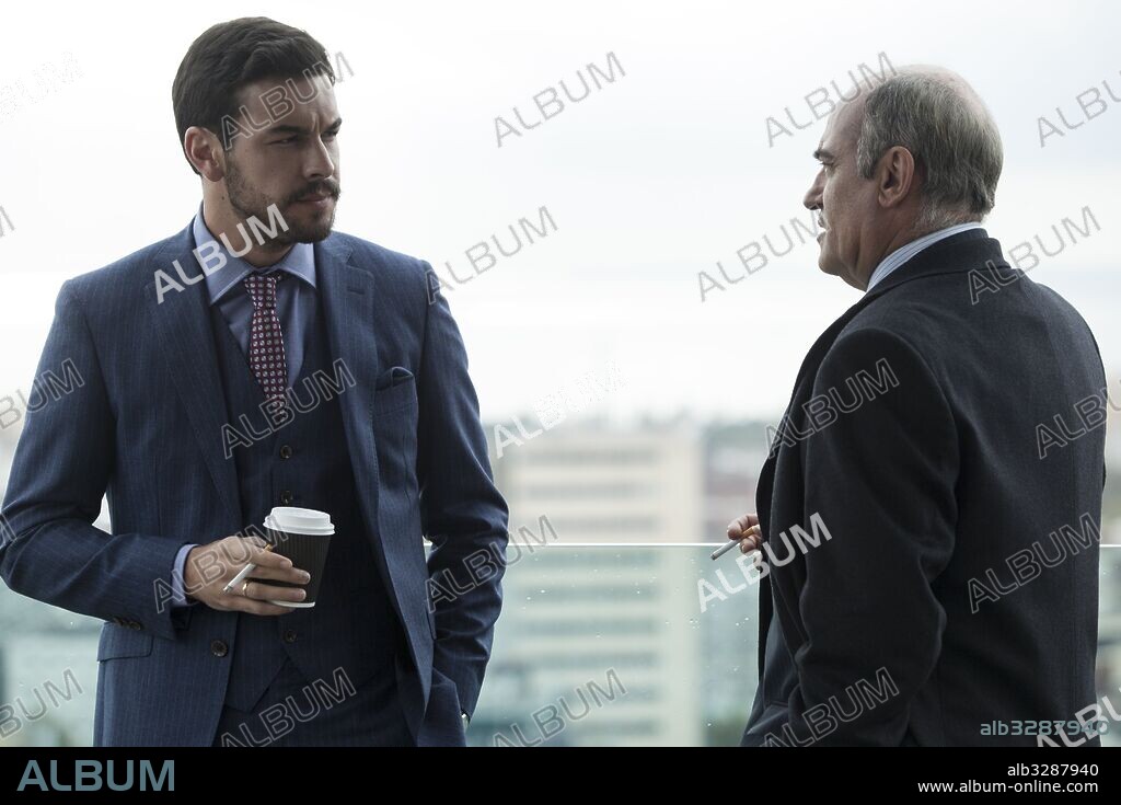 FRANCESC ORELLA y MARIO CASAS en CONTRATIEMPO, 2016, dirigida por ORIOL PAULO. Copyright ATRESMEDIA/THINK STUDIO/NOSTROMO/COLOSE/HABITACION CERRADA.