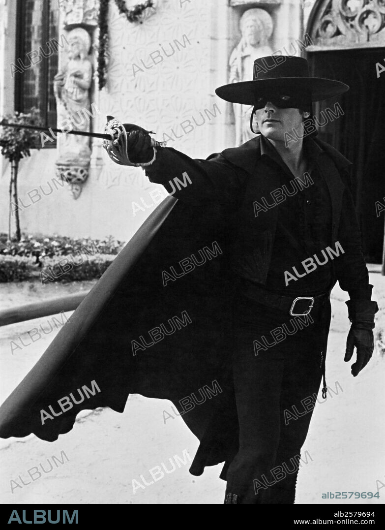 ALAIN DELON in ZORRO, 1975, directed by DUCCIO TESSARI. Copyright TITANUS.  - Album alb2579694