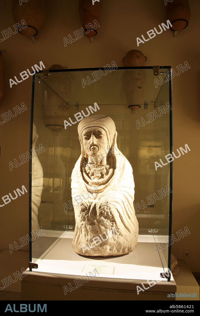 Villena; Museo Arquelógico José María Soler en el Ayuntamiento; reproducción de la Dama de Caudete (íbera).