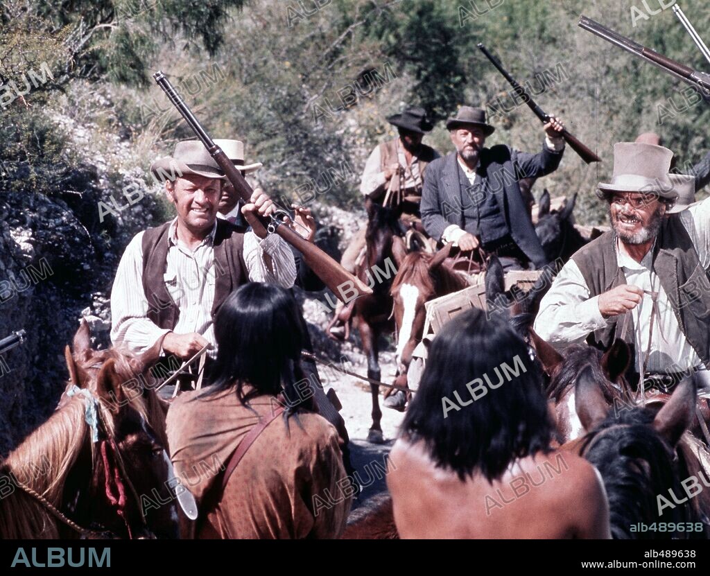 ERNEST BORGNINE and WILLIAM HOLDEN in THE REVENGERS, 1972, directed by DANIEL MANN. Copyright WARNER BROTHERS.