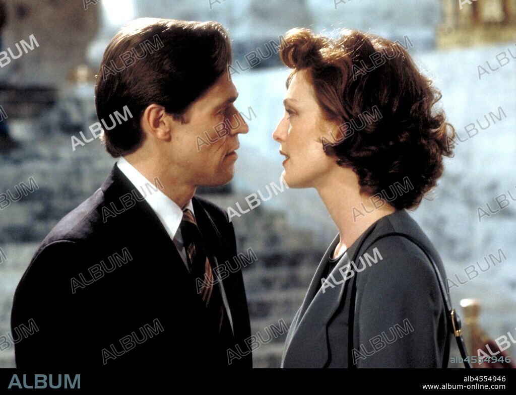 JULIANNE MOORE y WILLEM DAFOE en EL CUERPO DEL DELITO, 1993 (BODY OF EVIDENCE), dirigida por ULI EDEL. Copyright M.G.M.