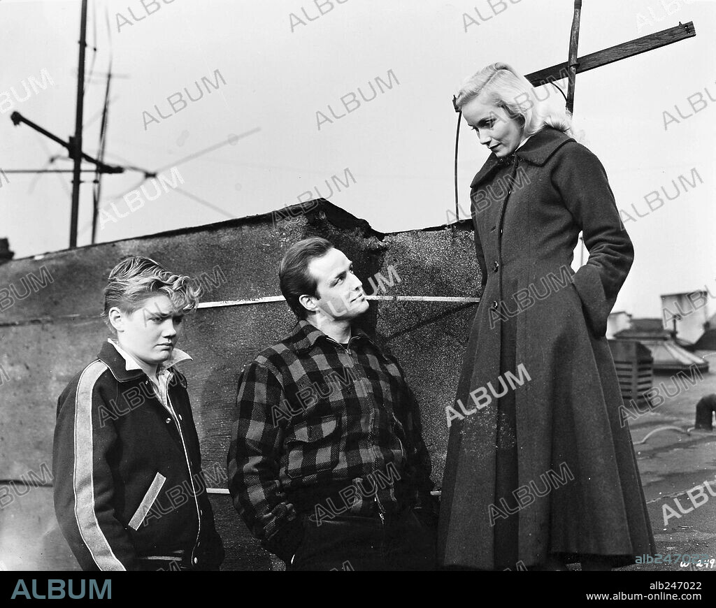 EVA MARIE SAINT und MARLON BRANDO in ON THE WATERFRONT, 1954, unter der Regie von ELIA KAZAN. Copyright COLUMBIA PICTURES.