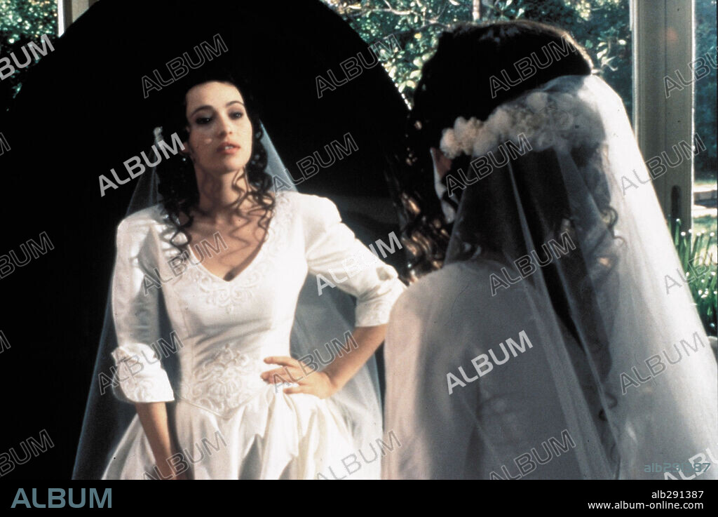 ARIADNA GIL en MALENA ES UN NOMBRE DE TANGO, 1996, dirigida por GERARDO HERRERO. Copyright TORNASOL FILMS/ALTA FILMS/BLUE DAHLIA.