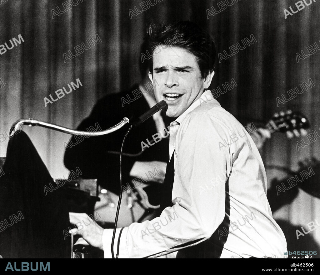 WARREN BEATTY en ACOSADO, 1965 (MICKEY ONE), dirigida por ARTHUR PENN. Copyright COLUMBIA PICTURES.