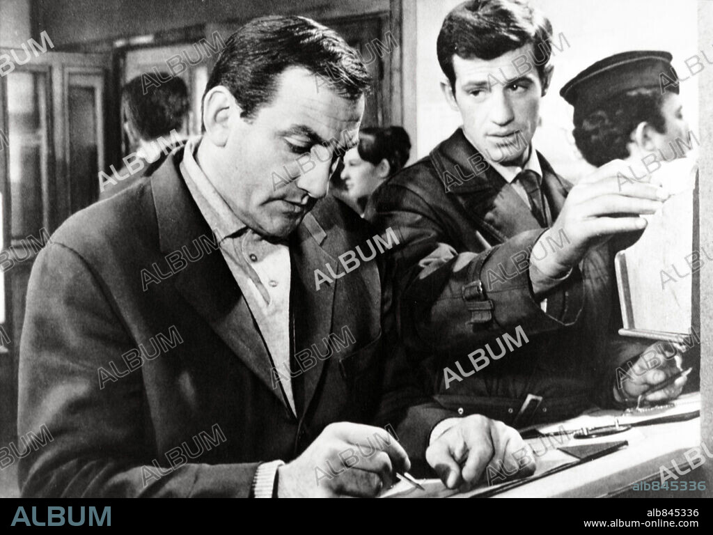 JEAN-PAUL BELMONDO y LINO VENTURA en A TODO RIESGO, 1960 (CLASSE TOUS RISQUES), dirigida por CLAUDE SAUTET. Copyright ZEBRA FILMS.