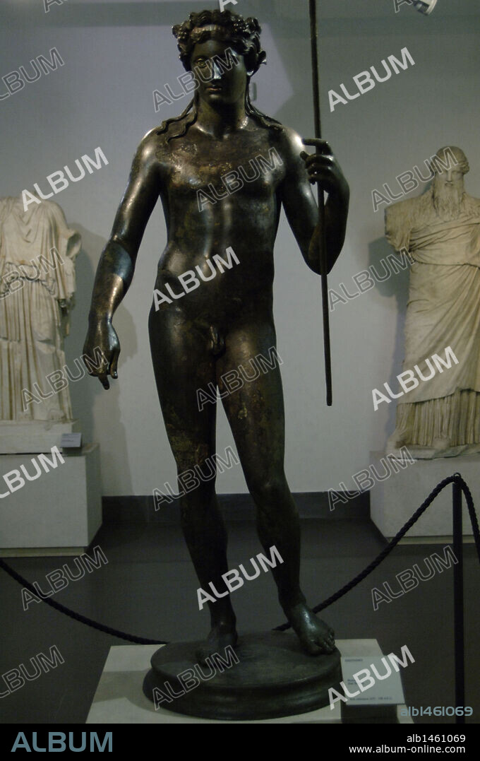 ARTE ROMANO. ITALIA. ESTATUA DE DIONISIO de época Adriana (117-138). Bronce. Hallado en el Tíber (Roma). Palacio Massimo. Museo Nacional Romano. Roma.