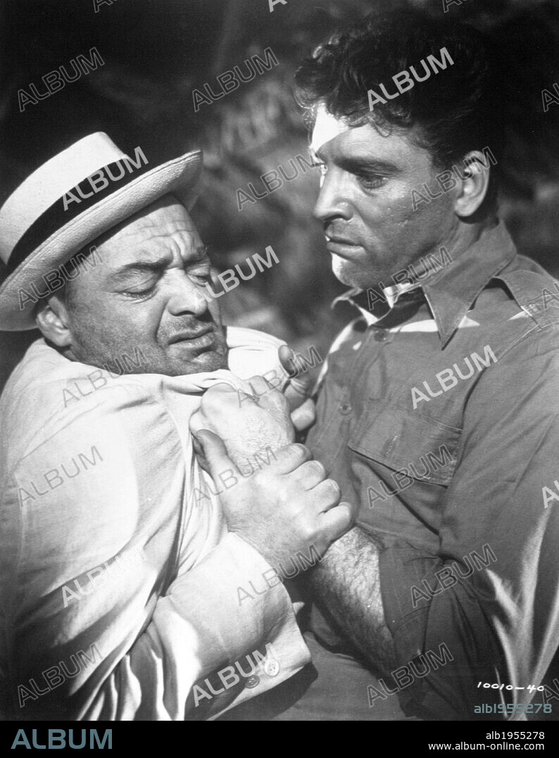 BURT LANCASTER y PETER LORRE en SOGA DE ARENA, 1949 (ROPE OF SAND), dirigida por WILHELM DIETERLE. Copyright PARAMOUNT PICTURES.