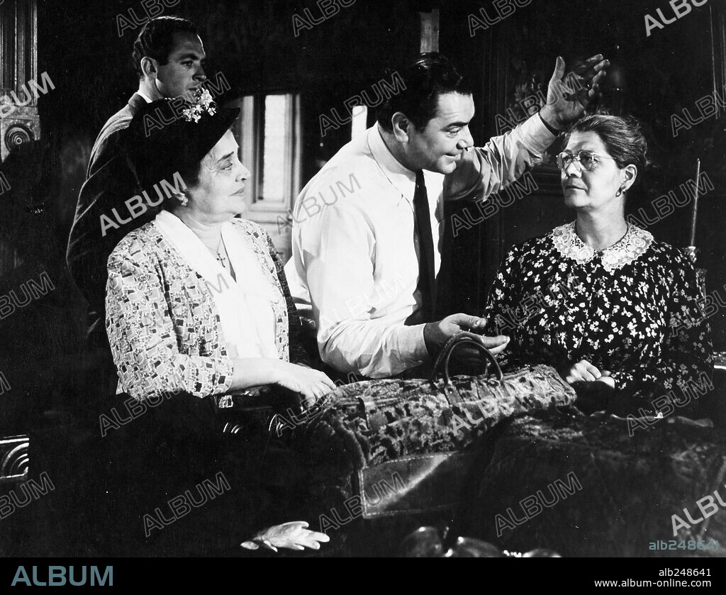 AUGUSTA CIOLLI, ERNEST BORGNINE, ESTHER MINCIOTTI and JERRY PARIS in MARTY, 1955, directed by DELBERT MANN. Copyright UNITED ARTISTS.