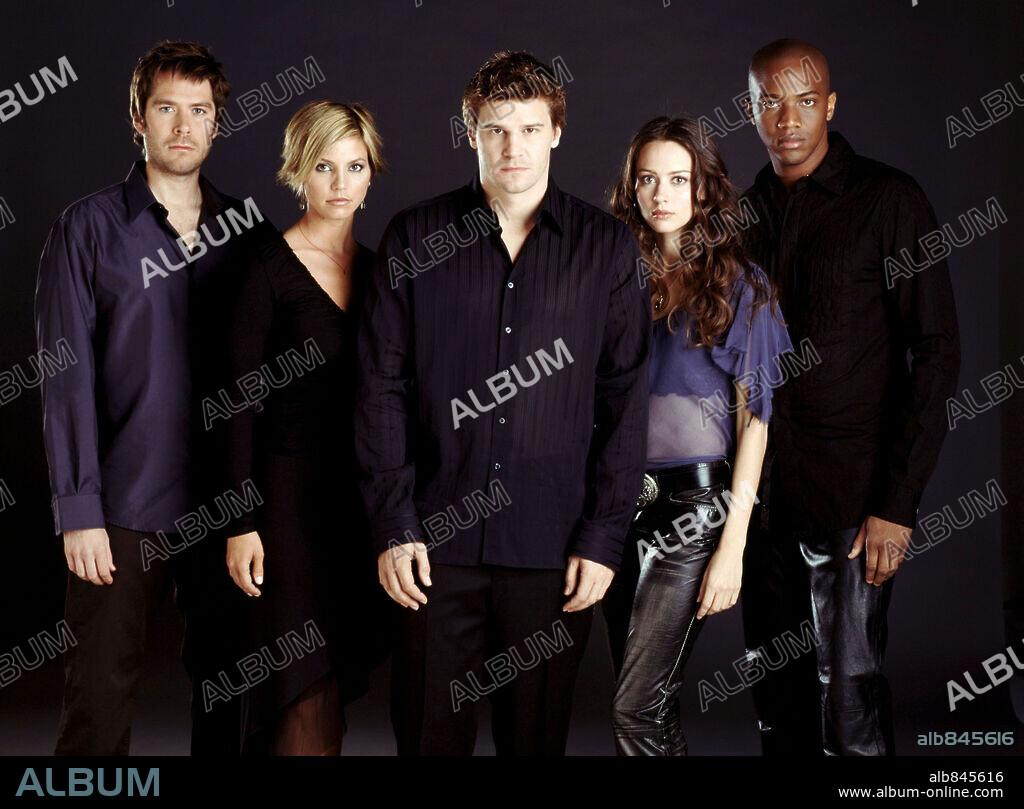 ALEXIS DENISOF, AMY ACKER, CHARISMA CARPENTER, DAVID BOREANAZ und J. AUGUST RICHARDS in ANGEL-TV, 1999, unter der Regie von DAVID GREENWALT und JOSS WHEDON. Copyright 20TH CENTURY FOX TV.