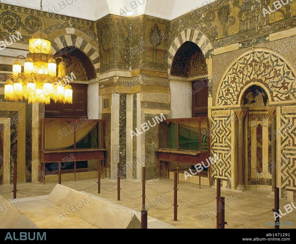 Islamic Art. Syria. Madrasa Al-Zahiriyya. 13th. century. It was originally a private residence. In 1277, after the death of the Mamluk Sultan Baybars I (1223-1277), became madrasa and now houses the National Library. Tomb of Sultan. Damascus.