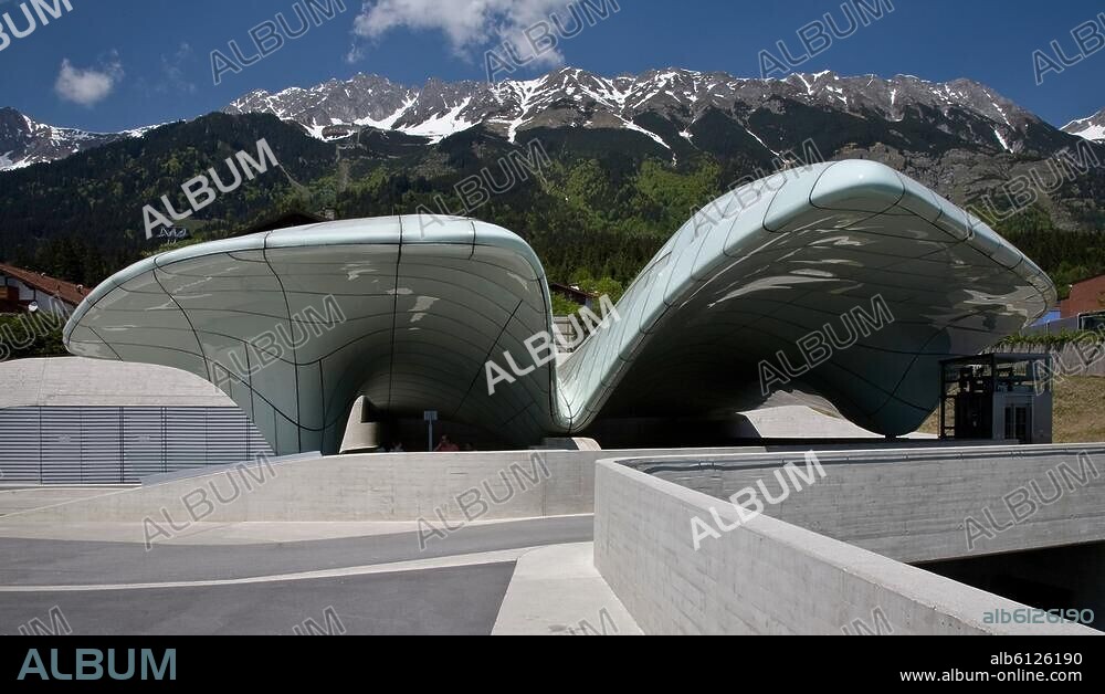 Innsbruck (Tirol, Österreich), Hungerburgbahn (Standseilbahn, Neubau, Inbetriebnahme 2007; Arch.: Zaha Hadid).-Teilansicht: Station Hungerburg.-Foto, 2009.