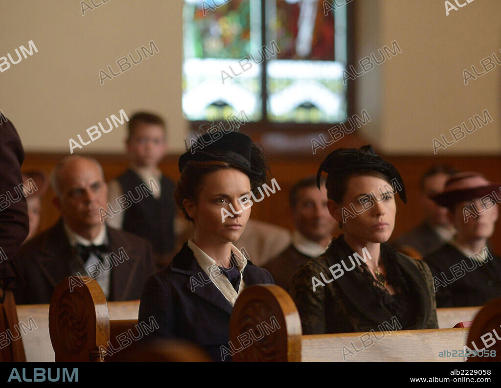 CHRISTINA RICCI und CLEA DUVALL in LIZZIE BORDEN TOOK AN AXE, 2014, unter der Regie von NICK GOMEZ. Copyright Sony Pictures Television.