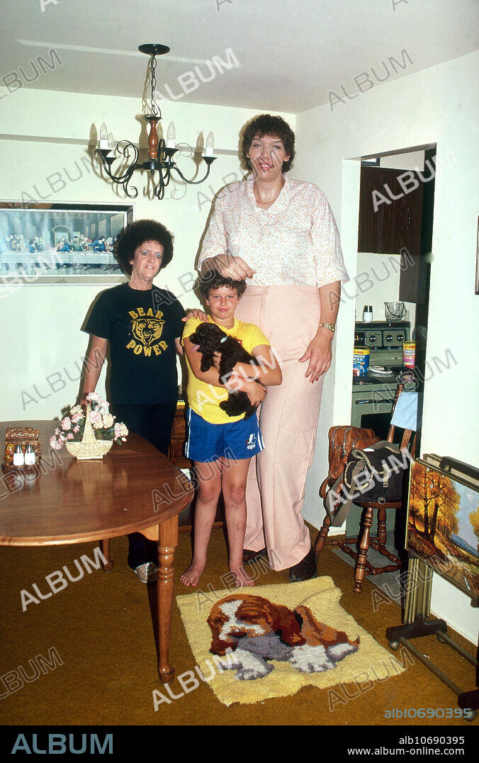 Sandy Allen, with her mother Jackie and her 12-year-old brother Michael, at home in Niagara Falls in 1980. Sandy Allen (1955-2008) held the Guinness Book of World Records title of World's Tallest Woman for 18 years. Her abnormal height was due to a tumour in her pituitary gland. She was 7 ft. 7? in. in height and wrote a book called Cast a Giant Shadow.