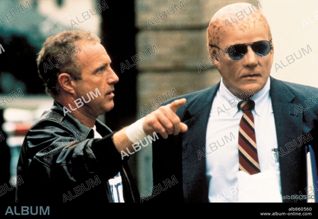 JAMES CAAN et MANDY PATINKIN dans ALIEN NATION, 1988, réalisé par GRAHAM BAKER. Copyright 20TH CENTURY FOX.