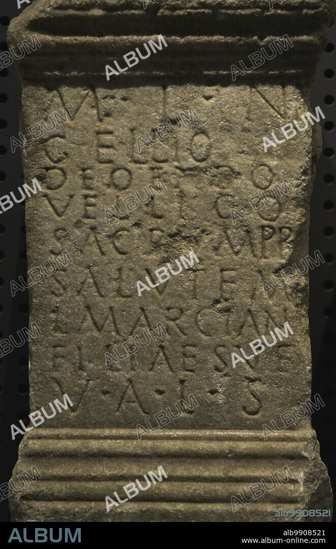 Ara de piedra consagrada a Endovélico, por Marcus Licinius Nigellius. La inscripción puede ser traducida como "Marcus Licinius Nigellius, al Dios Endovélico, cumplió su voto por la salud de su hija Licinia Marciana". Siglo II d.C. Detalle. Sao Miguel da Mota. Terena. Alandroal, Evora. Portugal. Museo Nacional de Arqueología. Lisboa. Portugal.