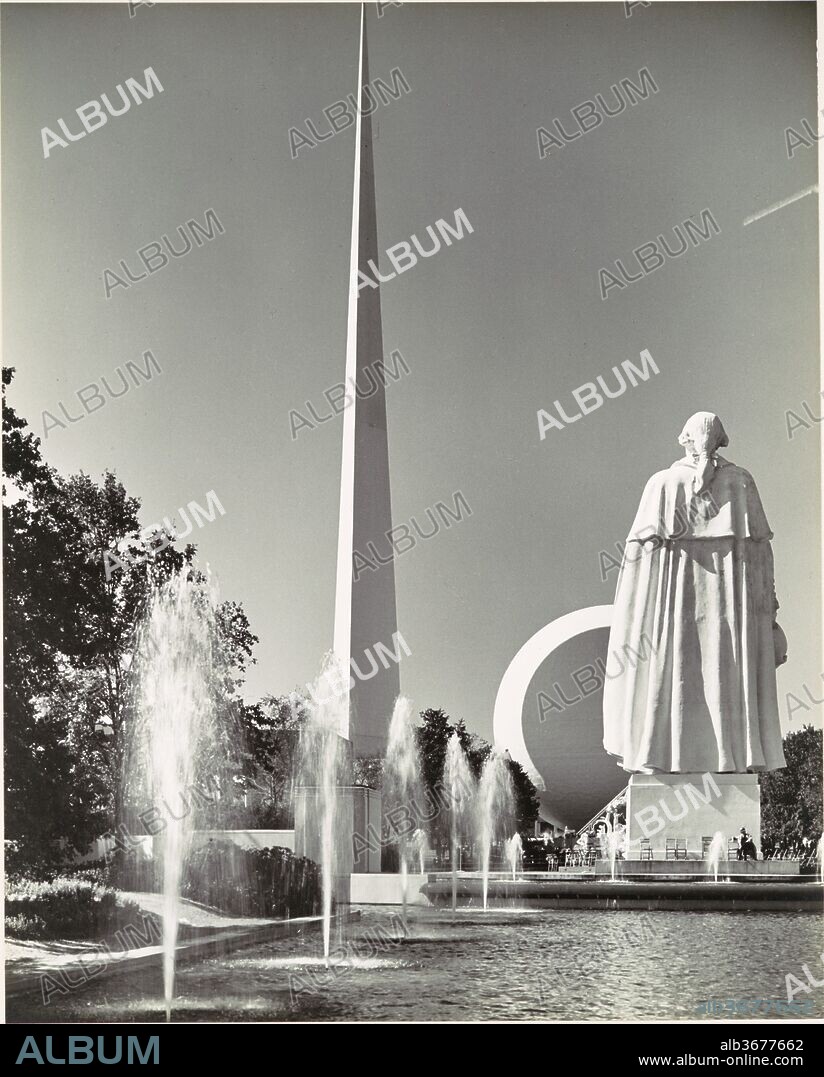 [Fountains, 1939 New York World's Fair, with Trylon and Perisphere in Background]. Artist: Samuel H. Gottscho (American, 1875-1971). Dimensions: 31.7 x 25.4 cm (12 1/2 x 10 in.). Date: ca. 1939.