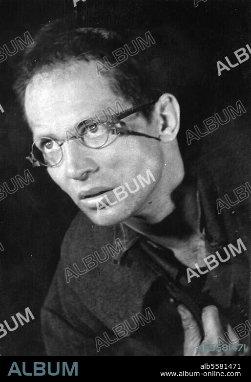 Borchert, Wolfgang, Schriftsteller, Hamburg 20.5.1921 - Basel 20.11.1947. Werke: Draußen vor der Tür. Rollenbild des Schauspielers Paul Edwin Roth in der Aufführung des Hebbel-Theaters, Berlin, 20.4.1948 (Regie: Rudolf Noelte).