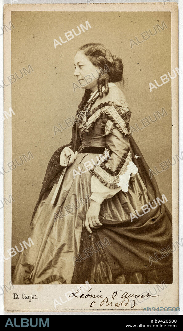 Portrait of Léonie d'Aunet (wife Biard), (1820-1879), (woman of letters), Carjat, Etienne, Photographer, Carjat & Cie, Photographer, Between 1861 and 1865, 2nd half of the 19th century, Photography, Graphic arts, Photography, Albumen paper print, Dimensions - Work: Height: 9.2 cm, Width: 5.4 cm, Dimensions: Height: 10.5 cm, Width: 5.9 cm.