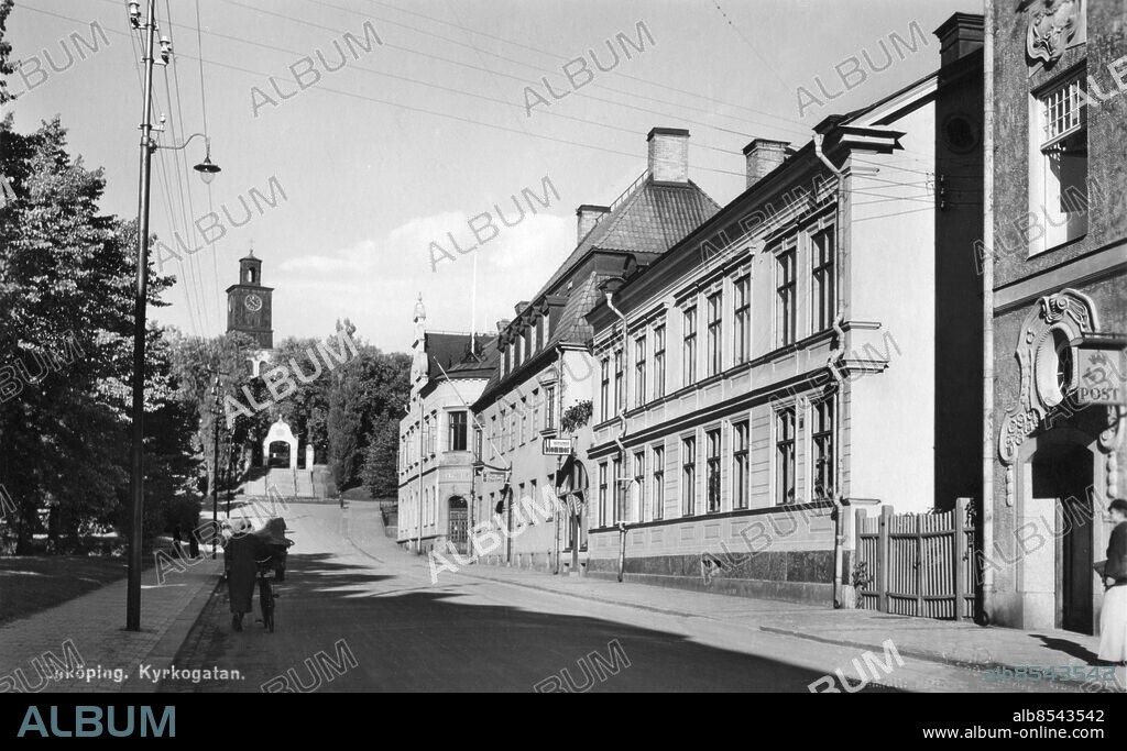 ENKÖPING OKÄNT FOTODATUM.. Orig. bildtext... ENKÖPING Kyrkogatan Anm. Vykort Skyltar Nya Hotellet Asplunds blommor Post sites: ENKÖPING;SVERIGE.