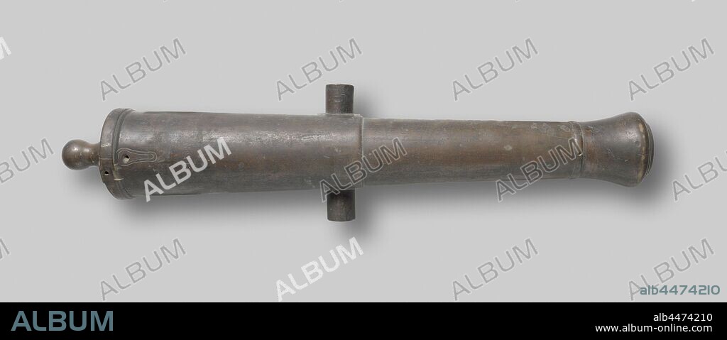 Pivot n ° 147, Smooth cannon with round grape. Smooth sun-hole in pear-shaped circumference. Rubber band with threaded hole, diagonally under the sun hole. Break halfway. Smooth collar with small round hole at the top. Flared mouth. Notch on top in edge of the head. Two taps with base., Brézin, Paris, 1812, bronze (metal), founding, l 103 cm l 12 cm l 91 cm d 52 mm d 23 cm w 85 kg.