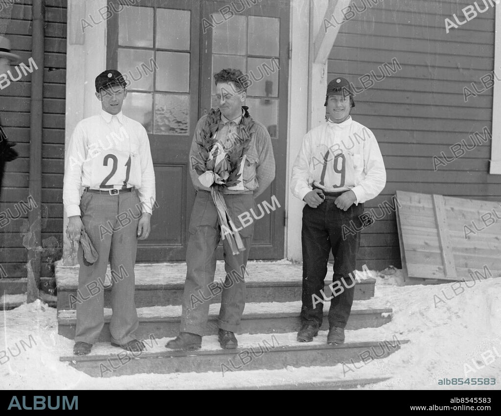 Göteborg 1931-03-01. Vasaloppet - segraren Anders Ström från Mora i mitten samt tvåan och trean Hilding Olsson från Loos resp. Orsa-Kusén. Foto: Kamerareportage *** Local Caption *** GT Låda Krep 2013-08. KAMERAREPORTAGE.