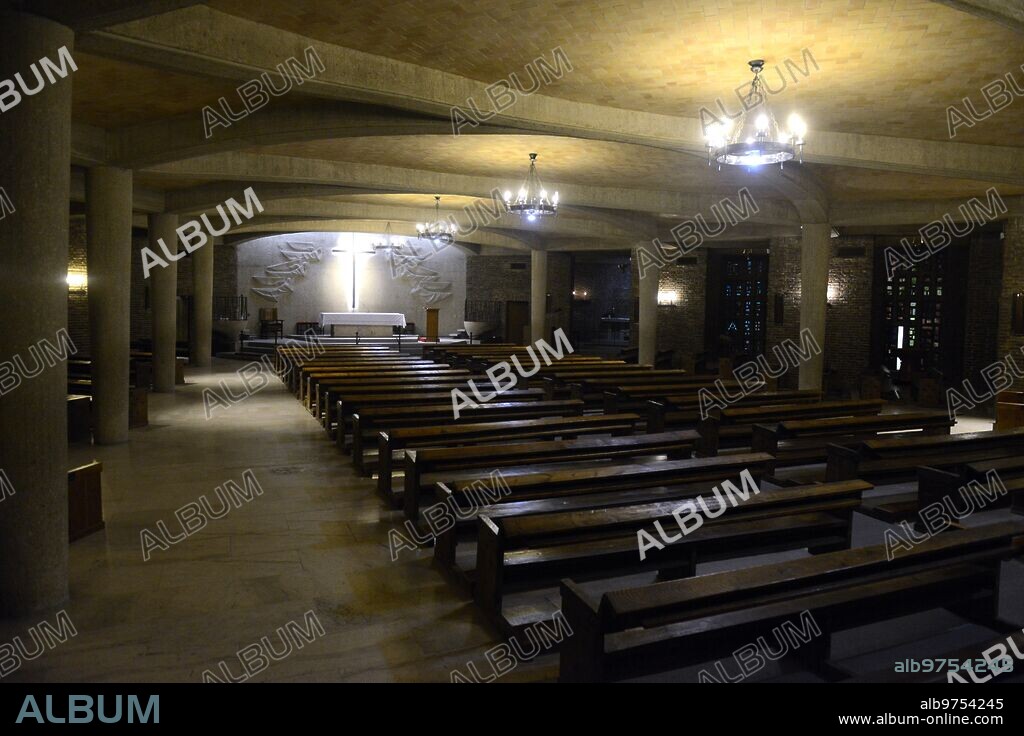 Madrid, 20/07/2016. Reportaje de Iglesias de Madrid. En la imagen, la Parroquia de Santa María del Monte Carmelo. Foto: Maya Balanya ARCHDC.