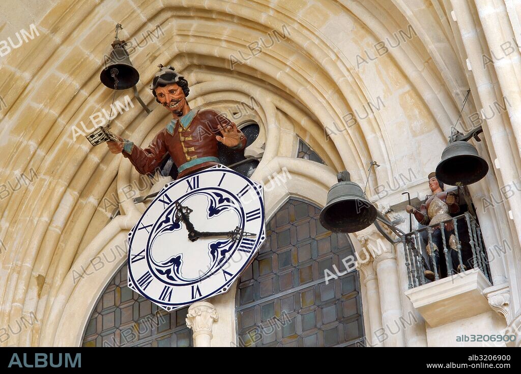 CATEDRAL DE SANTA MARIA: INTERIORES. PAPAMOSCAS Y MARTINILLO (RELOJ CON AUTOMATAS)  . BURGOS, ESPAÑA.