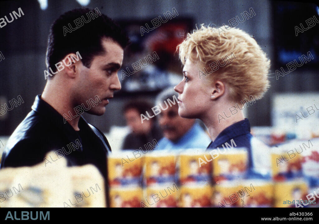 MELANIE GRIFFITH y RAY LIOTTA en ALGO SALVAJE, 1986 (SOMETHING WILD), dirigida por JONATHAN DEMME. Copyright ORION PICTURES.