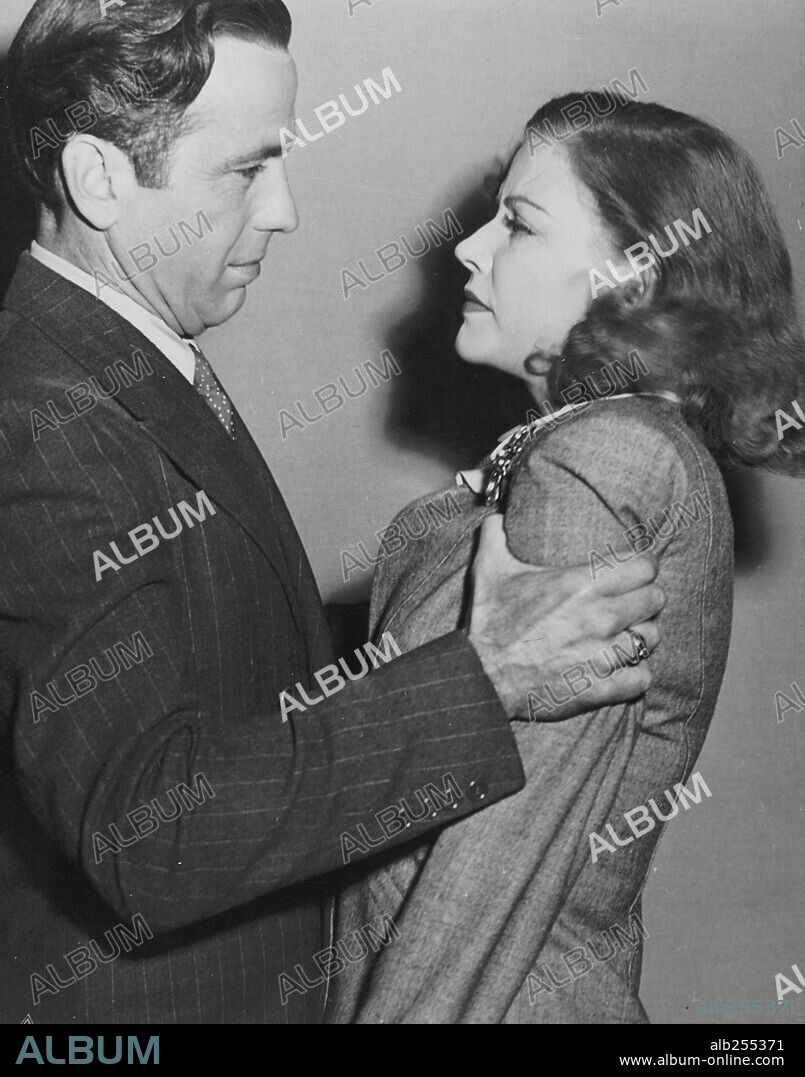HUMPHREY BOGART and KAAREN VERNE in ALL THROUGH THE NIGHT, 1942, directed by VINCENT SHERMAN. Copyright WARNER BROS/FIRST NATIONAL.