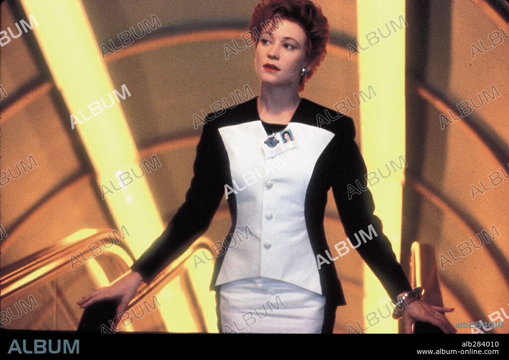ANN MAGNUSON in MAKING MR RIGHT, 1987, directed by SUSAN SEIDELMAN. Copyright CLIFFORD, JOHN.