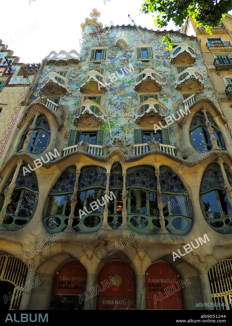 Casa Batlló building located in Barcelona is one of Antoni Gaudi's masterpieces. Casa Batlló is a remodel of a previously built house. It was redesigned in 1904 by Gaudi and has been refurbished several times after that. Casa Batlló evokes the creativity and playfulness of Gaudi's work through the incrassate facades and creative floors.