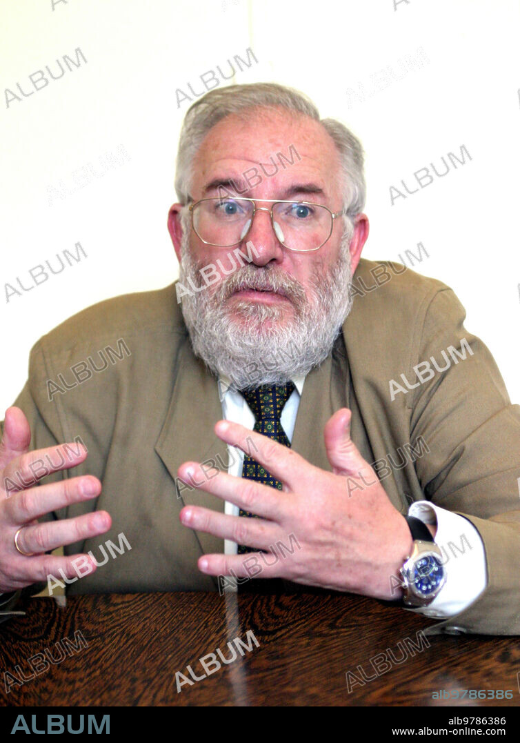 Madrid. 05/30/03. Carlos Berzosa, new rector of the Complutense University. Photo: José Luis Álvarez.