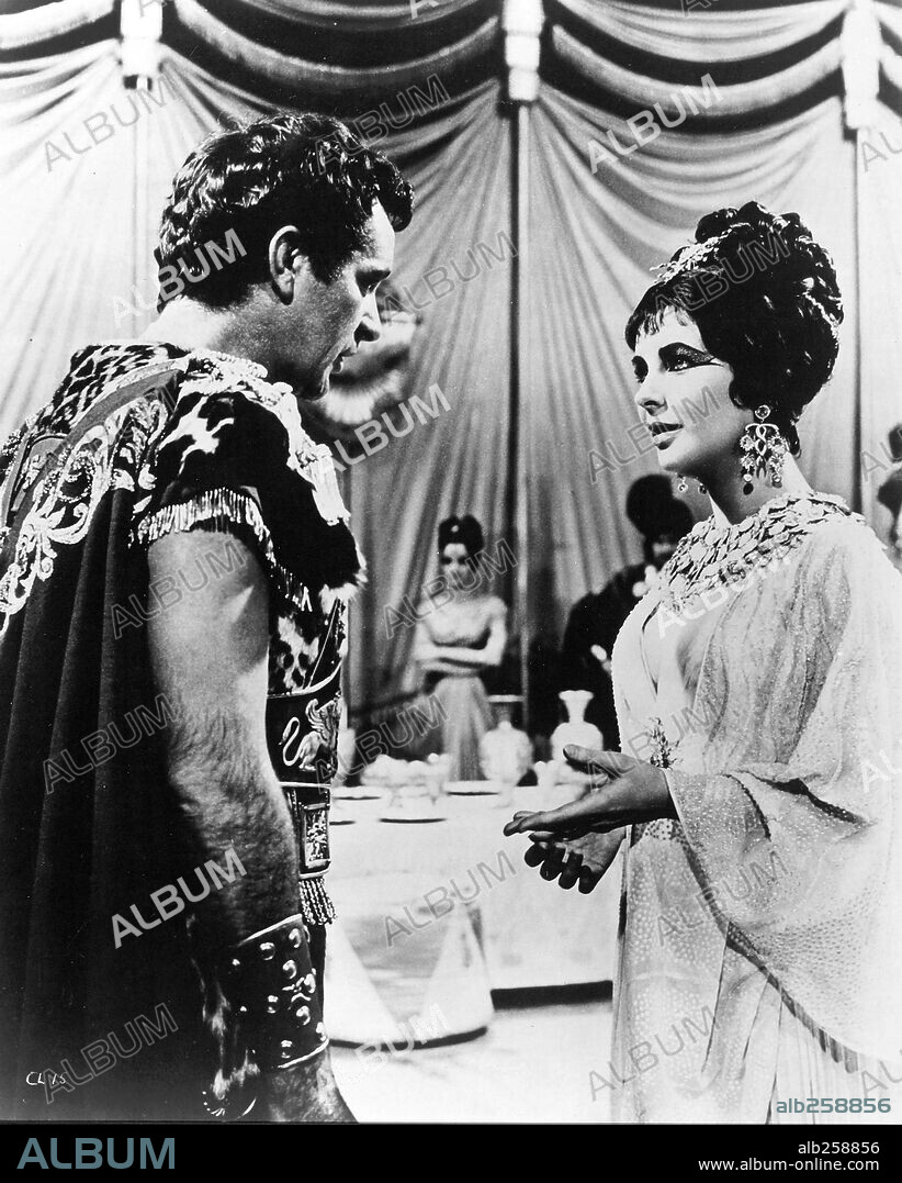 ELIZABETH TAYLOR und RICHARD BURTON in CLEOPATRA, 1963, unter der Regie von JOSEPH L. MANKIEWICZ. Copyright 20TH CENTURY FOX.