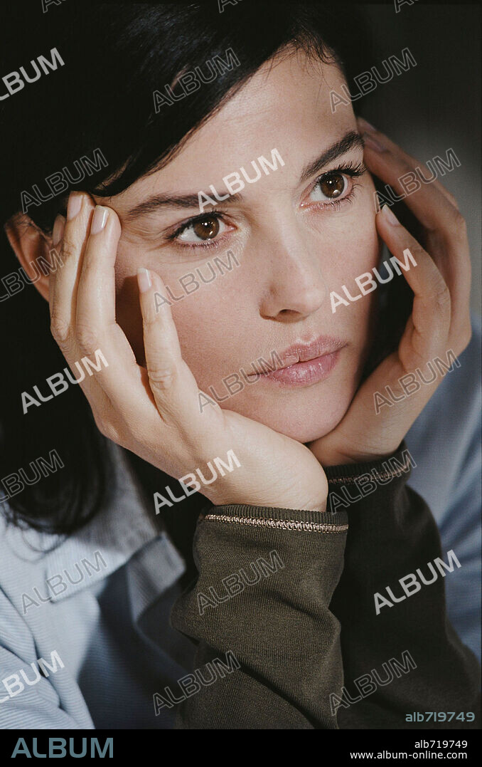 MONICA BELLUCCI in SECRET AGENTS, 2004 (AGENTS SECRETS), directed by FREDERIC SCHOENDOERFFER. Copyright LA CHAUVE SOURIS.