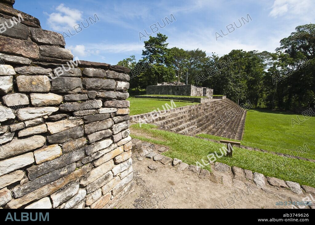Mayan ruins at Quirigua Archaeological Park, UNESCO World Heritage Site, Guatemala, Central America.