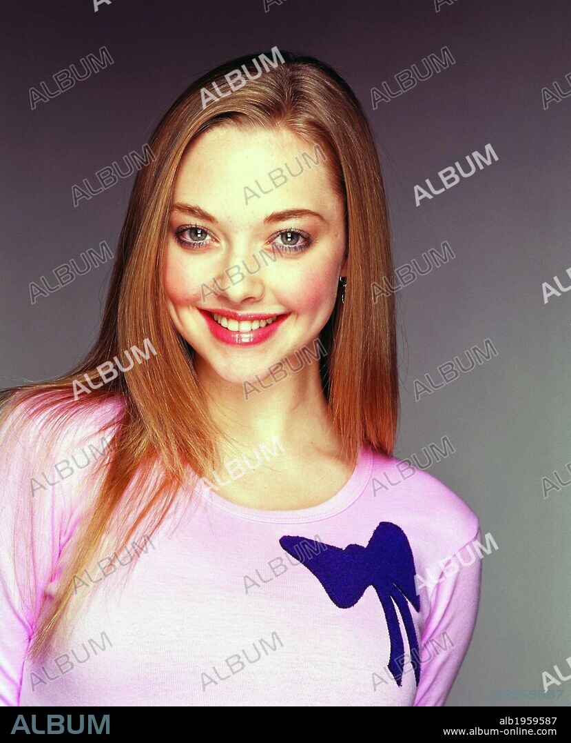 AMANDA SEYFRIED en CHICAS MALAS, 2004 (MEAN GIRLS), dirigida por MARK WATERS. Copyright PARAMOUNT PICTURES.