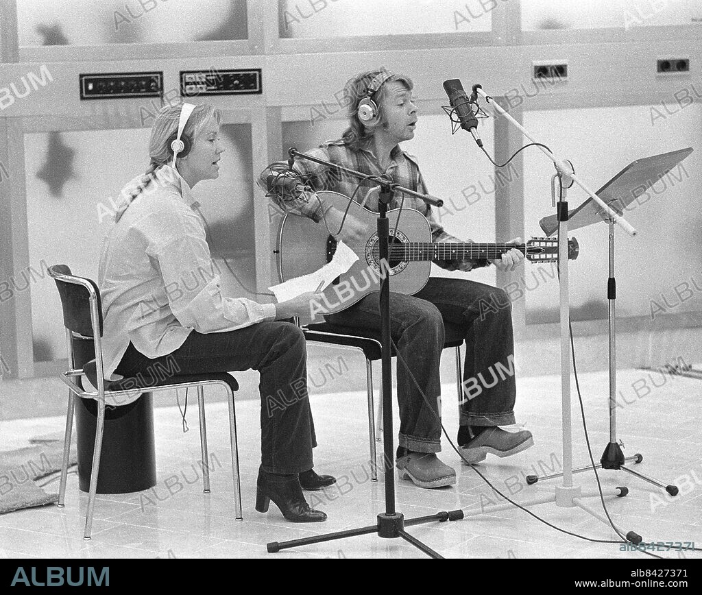 STOCKHOLM 1978-09-27.Agnetha Faltskog and Bjorn Ulvaeus of pop group ABBA in their recording studio in Stockholm.. Foto: Arne Jonsson / DN / TT Kod: 35. **SvD OUT**.