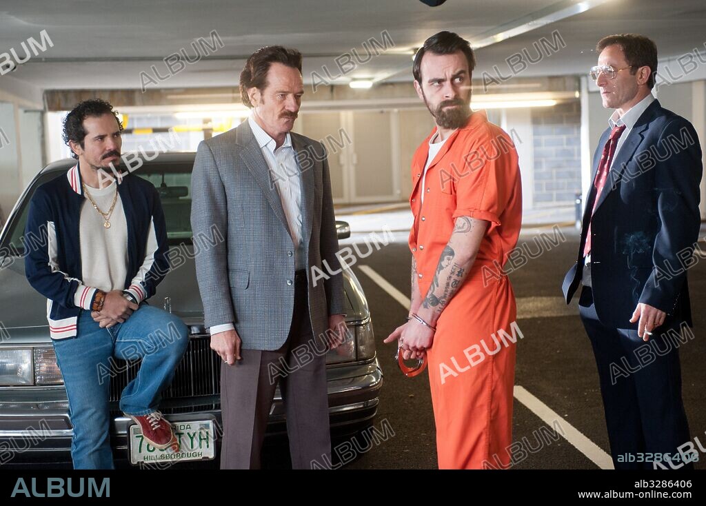 BRYAN CRANSTON, JASON ISAACS, JOHN LEGUIZAMO y JOSEPH GILGUN en INFILTRADO, 2016 (THE INFILTRATOR), dirigida por BRAD FURMAN. Copyright GOOD FILMS.