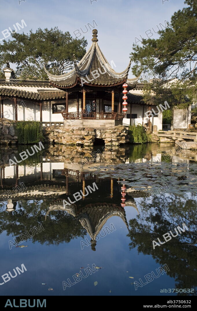 The Master-of-Nets Garden (Wangshi Yuan), UNESCO World Heritage Site, Suzhou, Jiangsu, China.