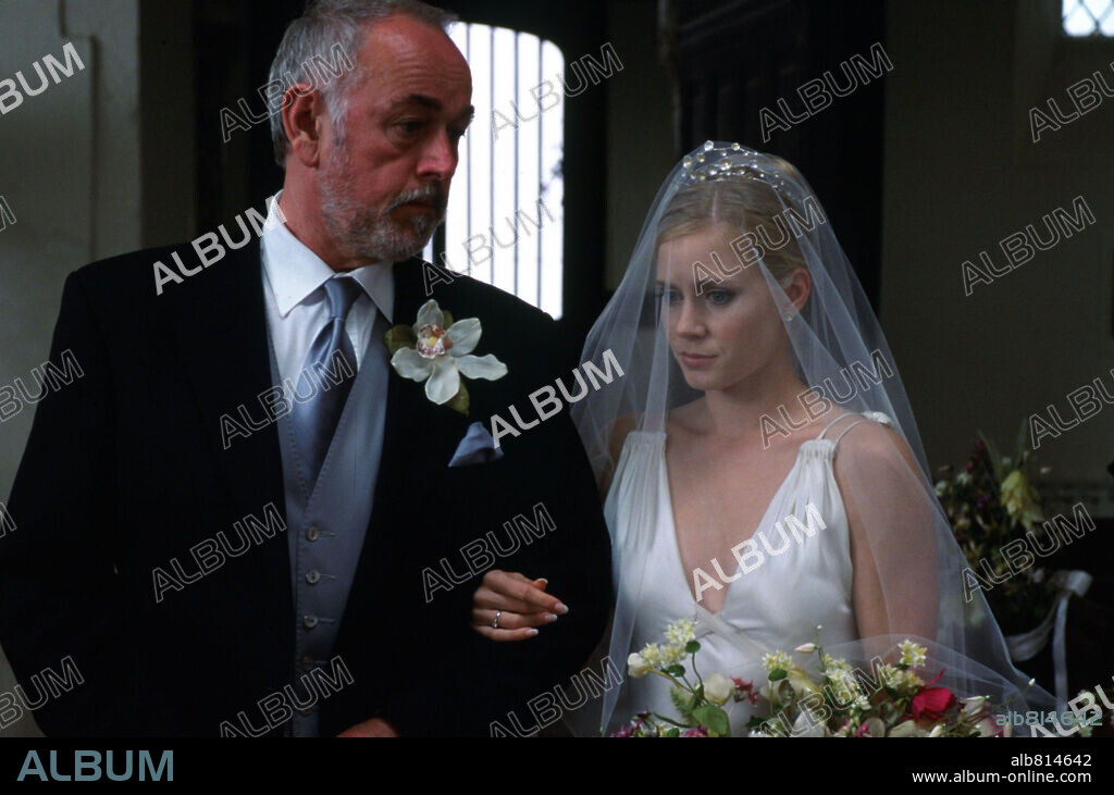 AMY ADAMS and PETER EGAN in THE WEDDING DATE, 2005, directed by CLARE KILNER. Copyright UNIVERSAL STUDIOS.