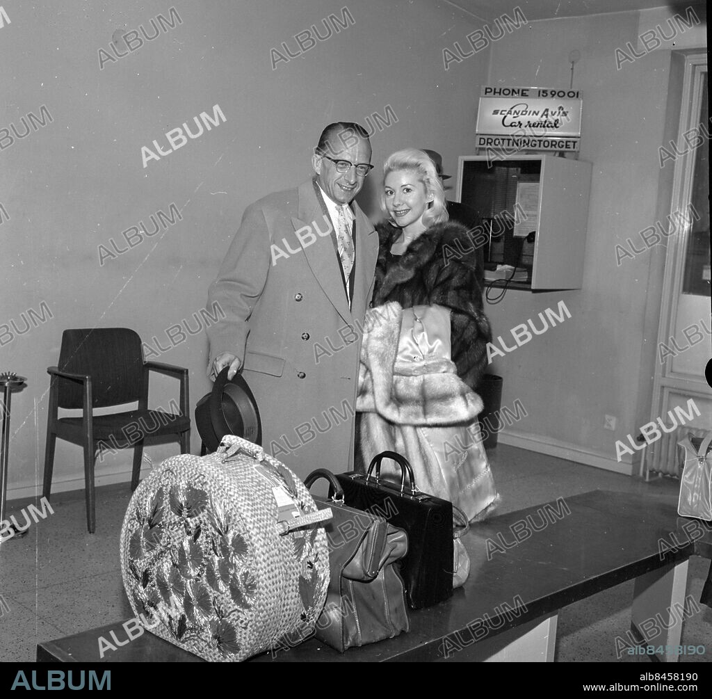 Göteborg 1962-01-20 - Redaren Dan-Axel Broström kommer till Torslanda flygfält med sin Annabelle Lee - *** Local Caption *** GT Foto: . Blad 214. KAMERAREPORTAGE.