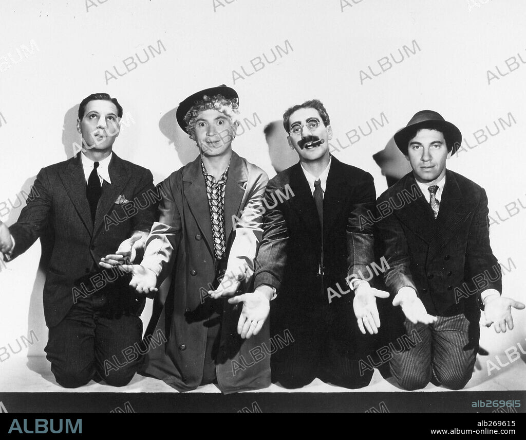 CHICO MARX, GROUCHO MARX, HARPO MARX, THE MARX BROTHERS et ZEPPO MARX.