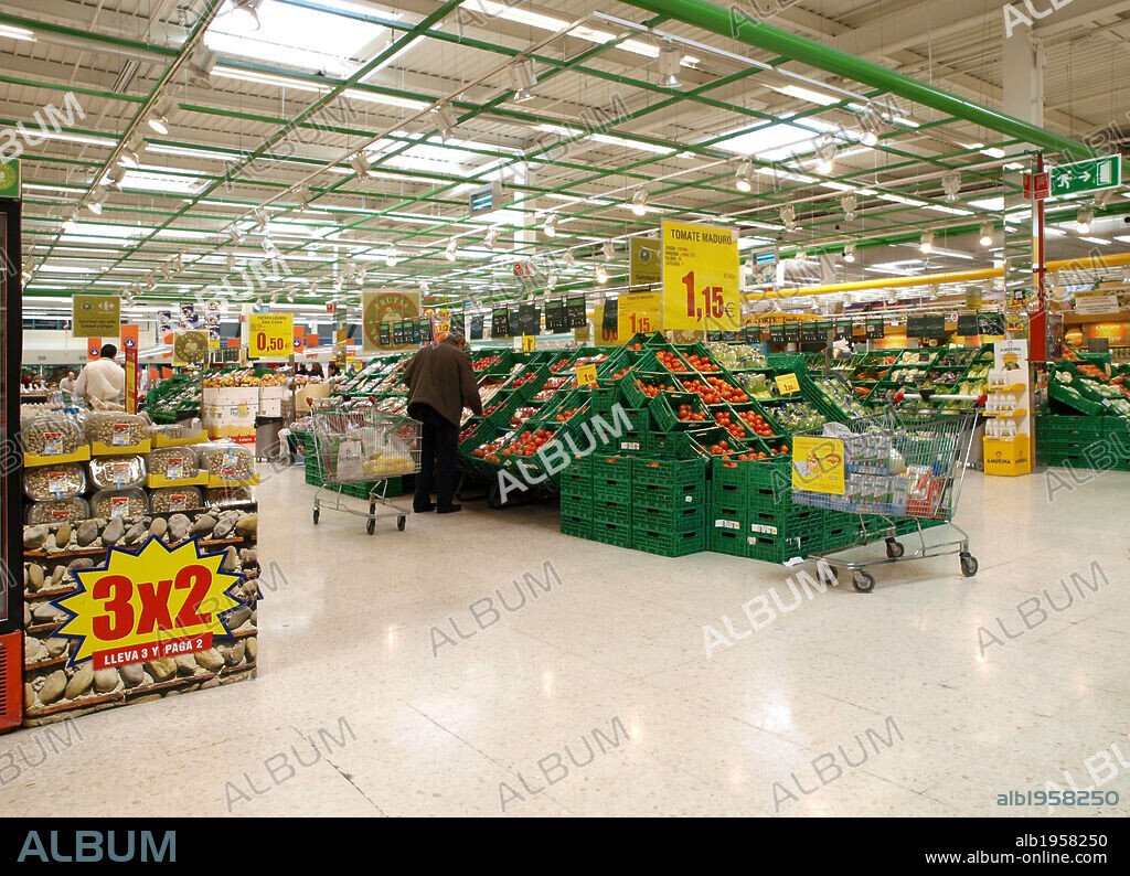HIPERMERCADO "CARREFOUR". España.