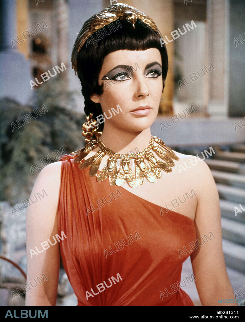 ELIZABETH TAYLOR en CLEOPATRA, 1963, dirigida por JOSEPH L. MANKIEWICZ. Copyright 20TH CENTURY FOX.