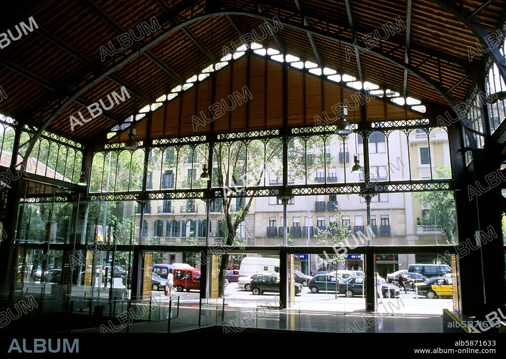 Mercado / Mercat de la Concepción, entrada por calle Aragón (Barrio del Eixample).
