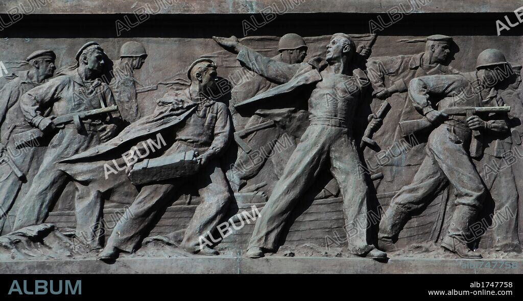 Monument to Unknown Sailor. It was erected in 1960 in honour of all Soviet sailors of the Black Sea Fleet who died in the defense and liberation of Odessa during the Great Patriotic War. Detail of a bas-relief in bronze, depictinf Russian soldiers fighting against the Germans, 1941. Sculptor: M. Naruzetsky. Architects: G. Topuz and P. Tomilin. Odessa, Ukraine.