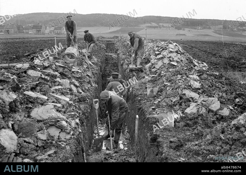 MÖLNDAL 1935-03-19.. Handgrävning Åbyfältet - travbanan är här under uppbyggnad. *** Local Caption *** GT Låda 15-31 mars Foto: Kamerareportage / TT / Kod: 2524.