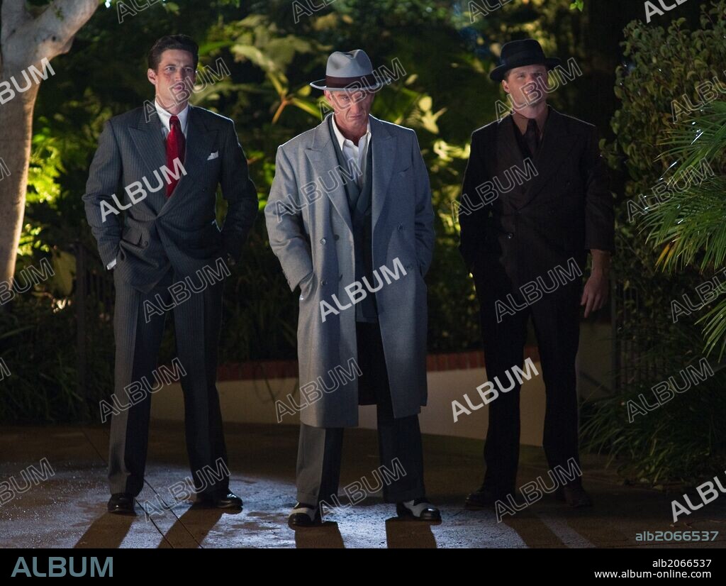 EVAN JONES, JAMES CARPINELLO and SEAN PENN in GANGSTER SQUAD, 2013, directed by RICHARD FLEISCHER. Copyright VILLAGE ROADSHOW.